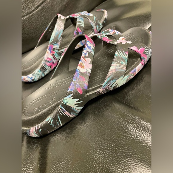 Crocs Women's Meleen Twist Graphic Sandals- Size 8, like new - Picture 2 of 5